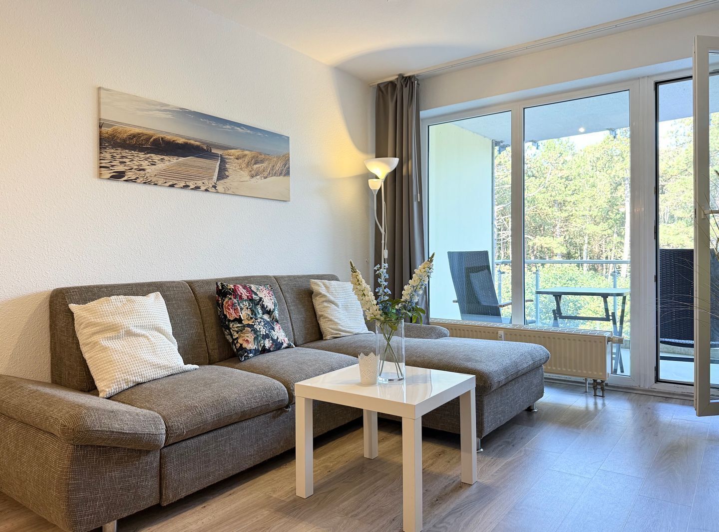 Téléviseur, table de ping-pong, chaîne audio