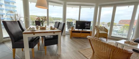 TV, table tennis, stereo