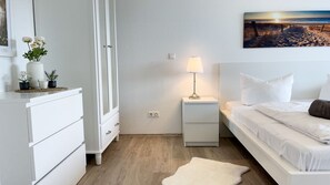 Unclassified image, 4 of 21, button - C1.4 - Modern, spacious vacation apartment with lake view for up to 4 people - (Cuxhaven)