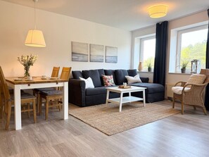 TV, bordtennis og stereoanlegg