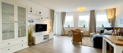 TV, table tennis, stereo