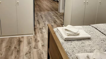 2 bedrooms, desk, iron/ironing board, WiFi (free)