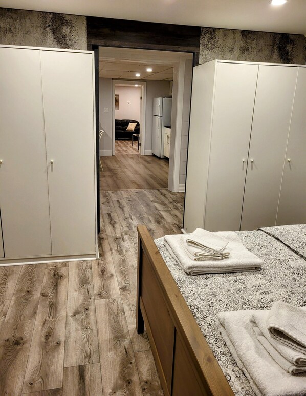 2 bedrooms, desk, iron/ironing board, free WiFi