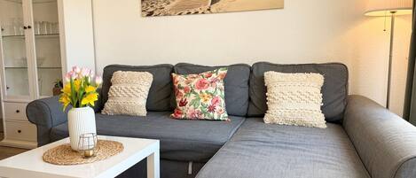 TV, mesa de pingue-pongue, aparelho de som