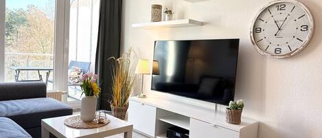 Téléviseur, table de ping-pong, chaßne audio