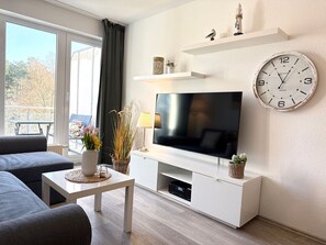 TV, ping pong, stereo - B1.4 - Dream vacation apartment with 2 balconies for 1-7 persons only 200m from the beach - (Cuxhaven)