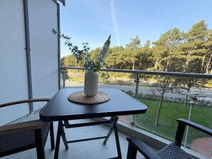 Outdoor dining - B1.4 - Dream vacation apartment with 2 balconies for 1-7 persons only 200m from the beach - (Cuxhaven)