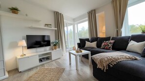 TV, ping pong, stereo