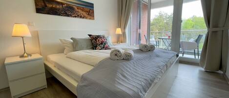 3 bedrooms, desk, WiFi