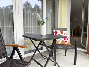 Outdoor dining - B1.2 - Bright, cozy vacation apartment, close to the beach for up to 4 people - House (Cuxhaven)