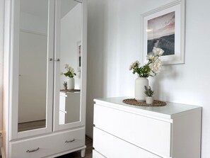 Unclassified image, 3 of 20, button