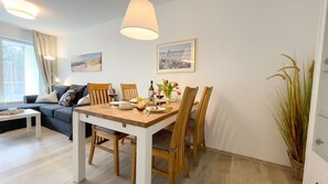 Dining - A5.1 - Cozy vacation apartment near the beach with 2 balconies - House (Cuxhaven)