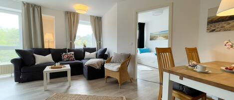 TV, ping pong, stereo