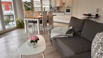 TV, table tennis, stereo