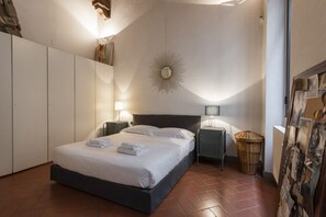 Iron/ironing board, WiFi, bed sheets - Porta Rossa Modern Florence by Mmega (Florence)