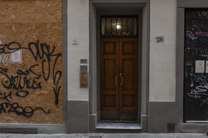 Exterior detail - Porta Rossa Modern Florence by Mmega (Florence)
