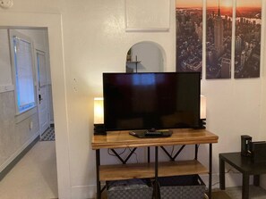 Interior - Cozy Small Cottage Downtown - Walk to University of Nevada Reno (Reno)