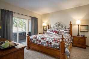 3 bedrooms, desk, laptop workspace, free Internet