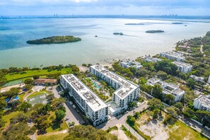 Exterior - Premium Upper East Side 1BR w/ Gym, Pool & W/D, nr Mimo, by Blueground (Miami)