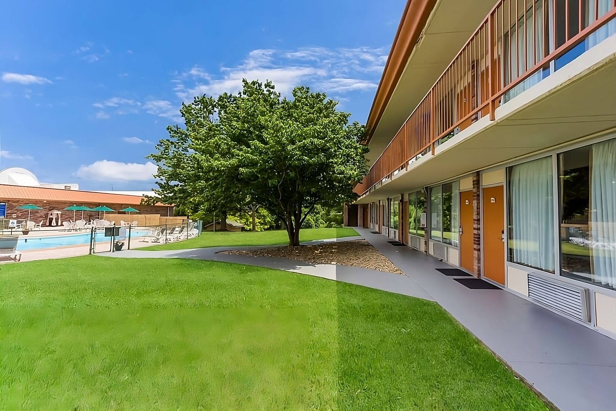 Better Choice For Your Vacation! 3 Spacious Units! Close to Clay Cooper Theatre!