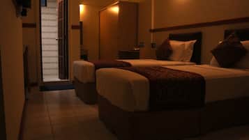 Standard Twin Room | Egyptian cotton sheets, premium bedding, down comforters, pillowtop beds