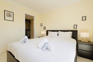 3 bedrooms, desk, iron/ironing board, WiFi