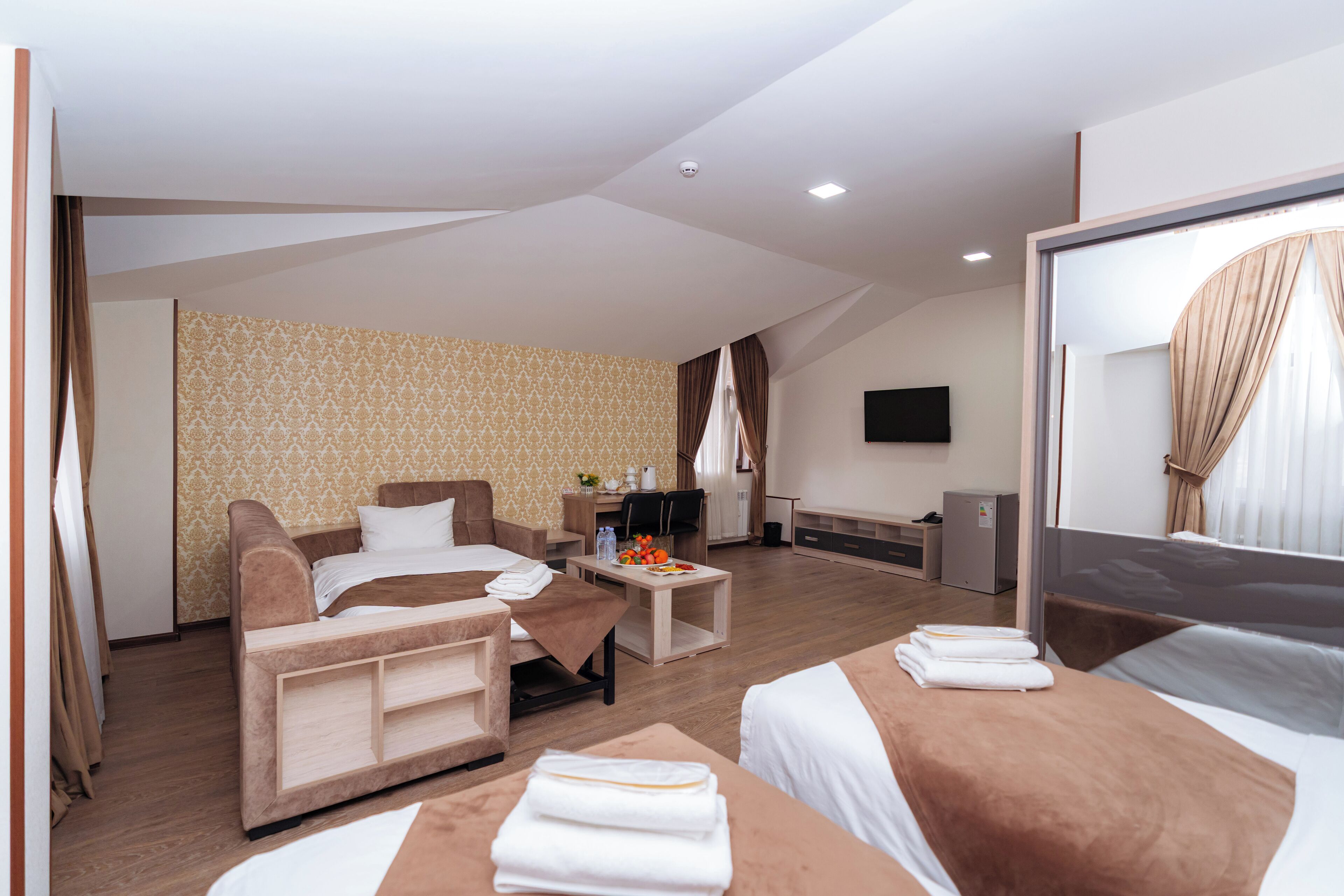 Luxury Room | Premium bedding, soundproofing, iron/ironing board, free WiFi