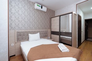 Economy Single Room | Premium bedding, soundproofing, iron/ironing board, free WiFi