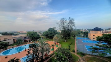 2 outdoor pools