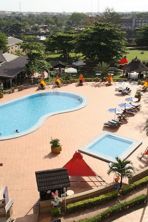 2 outdoor pools