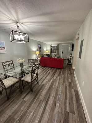 Interior - The White Sand Beaches are calling you (Fort Walton Beach)