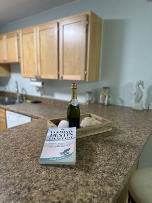 Fridge, microwave, oven, dishwasher - The White Sand Beaches are calling you (Fort Walton Beach)