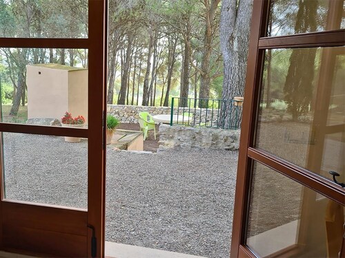 Small and comfortable independent house. Spacious private garden.3 km Valls