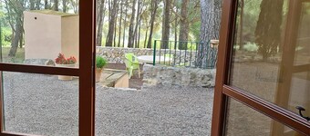 Small and comfortable independent house. Spacious private garden.3 km Valls