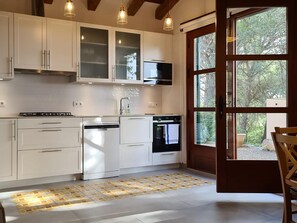 冰箱、微波炉、烤箱、洗碗机