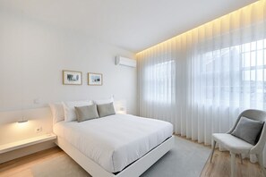 Iron/ironing board, Internet, bed sheets