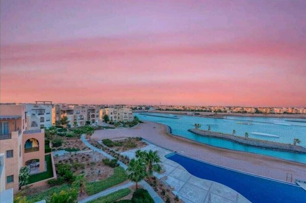حمّام سباحة خارجي