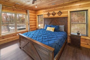 4 bedrooms, iron/ironing board, travel crib, free WiFi