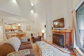 Condo, Multiple Beds (Pinnacle B18) | Living area - Pinnacle B18 (Killington)