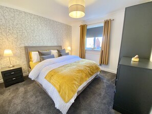 Departamento, varias camas | 2 habitaciones, tabla de planchar con plancha y wifi gratis