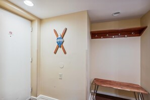 Interior - Pinnacle B09 (Killington)