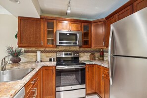 Condo, 1 très grand lit et 1 canapé-lit (Pinnacle B09) | Cuisine privée