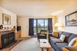 Condo, 1 King Bed with Sofa bed (Pinnacle A11) | Living area