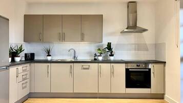 Apartment, 2 Queen Beds | Private kitchen | Fridge, oven, stovetop, dishwasher