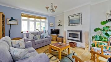 Apartment (2 Bedrooms) | Living area