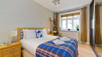 Apartment (2 Bedrooms) | 2 bedrooms, premium bedding, desk, laptop workspace