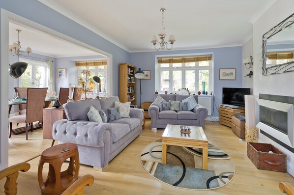 Appartement (2 Bedrooms) | Coin séjour | Télévision