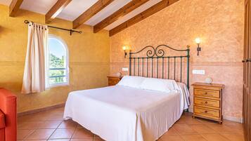 1 dormitorio, tabla de planchar con plancha, wifi gratis y ropa de cama