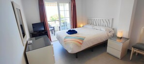 2 slaapkamers, een strijkplank/strijkijzer, gratis wifi, beddengoed