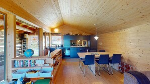 Dining - Stylish architect’s hut at the ski lift (Obermutten)